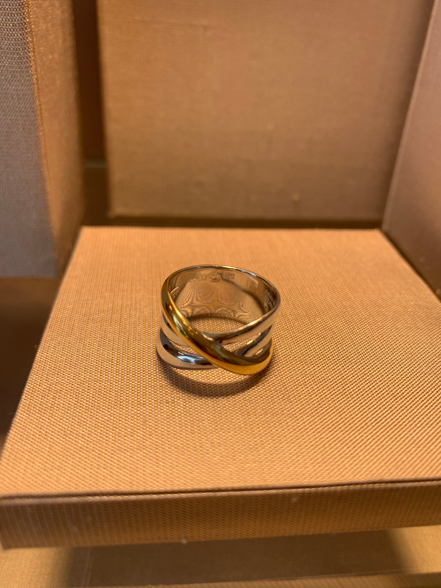 خاتم من الفضة ٩٢٥ مغطى بالذهب عيار ١٨ RI- SENSE CROSSED BICOLOR RING