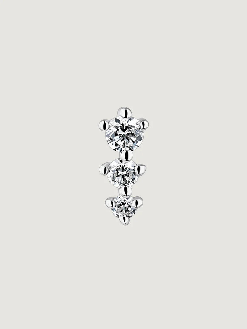 Single 18K white gold earring with triple diamond. بيرسنغ من الذهب الابيض عيار 18 مع الالماس