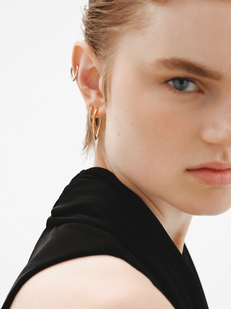 EA-HOOPED EARRINGS DROP HOOP حلق هوب من الفضة عيار ٩٢٥ مغطى بالذهب عيار ١٨