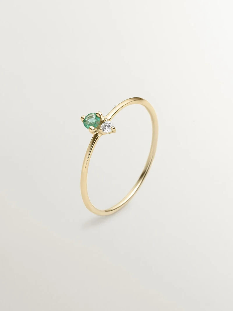RI-GREAT THREE TWO DIAMOND EMERALD RING