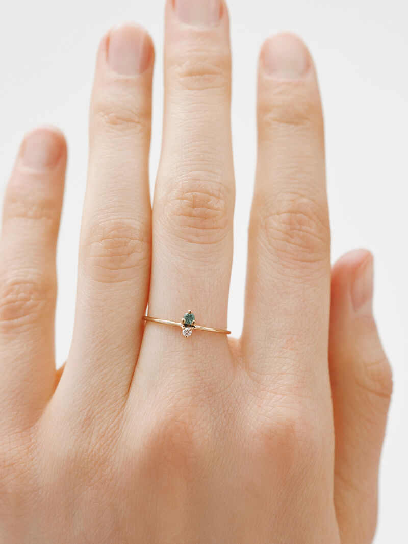 RI-GREAT THREE TWO DIAMOND EMERALD RING