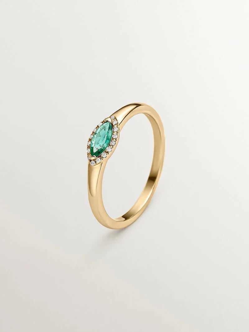 RI-GREAT THREE EMERALD DIAMOND RINGخاتم ذهب عيار 18 مرصع بالالماس وحجر الزمرد