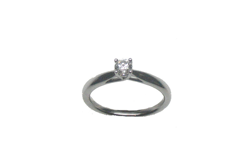 WHITE GOLD DIAMOND RING خاتم ذهب ابيض عيار ١٨مرصع بالألماس 0.20 قيراط