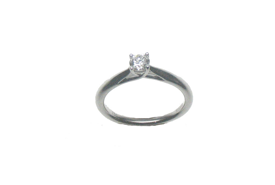 WHITE GOLD DIAMOND RING خاتم ذهب ابيض 18مرصع بالألماس