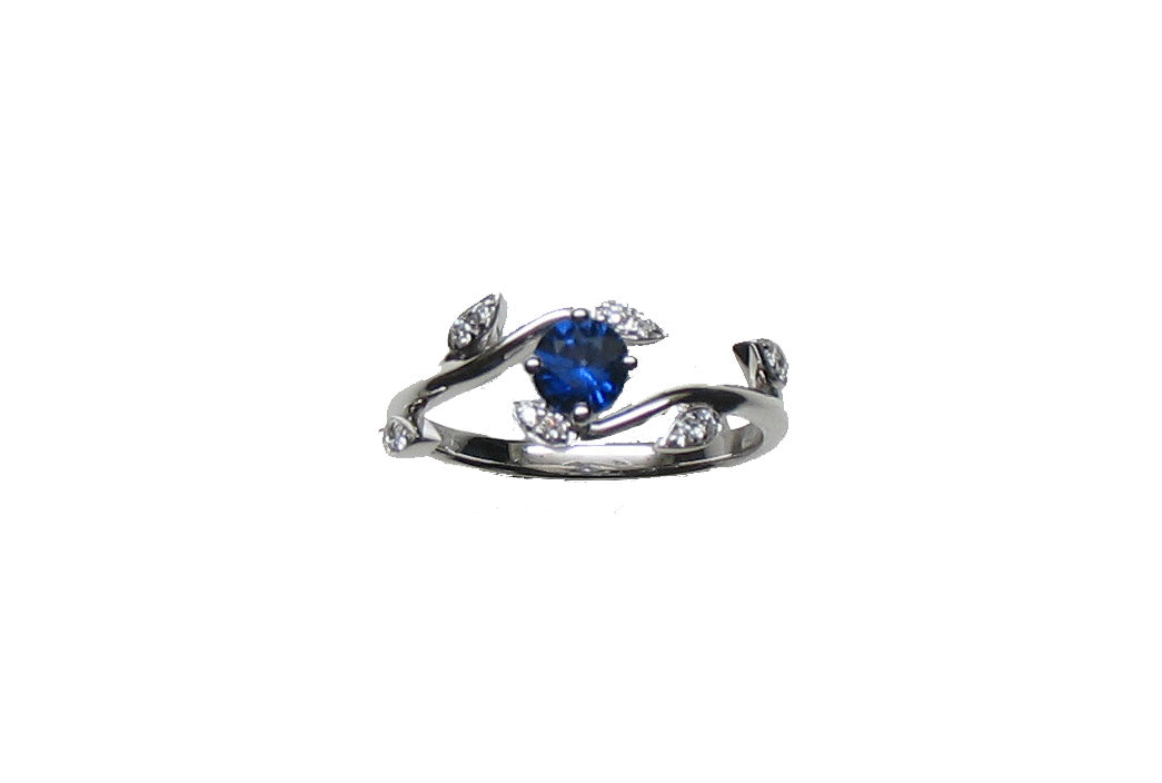WHITE GOLD DIAMOND RING خاتم ذهب ابيض 18مرصع بالألماس 0.7 قيراط مع حجر الزفير